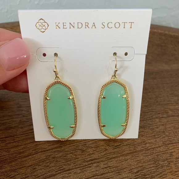 Kendra Scott Jewelry - 🦋 Kendra Scott Signature Danielle Earings 🦋